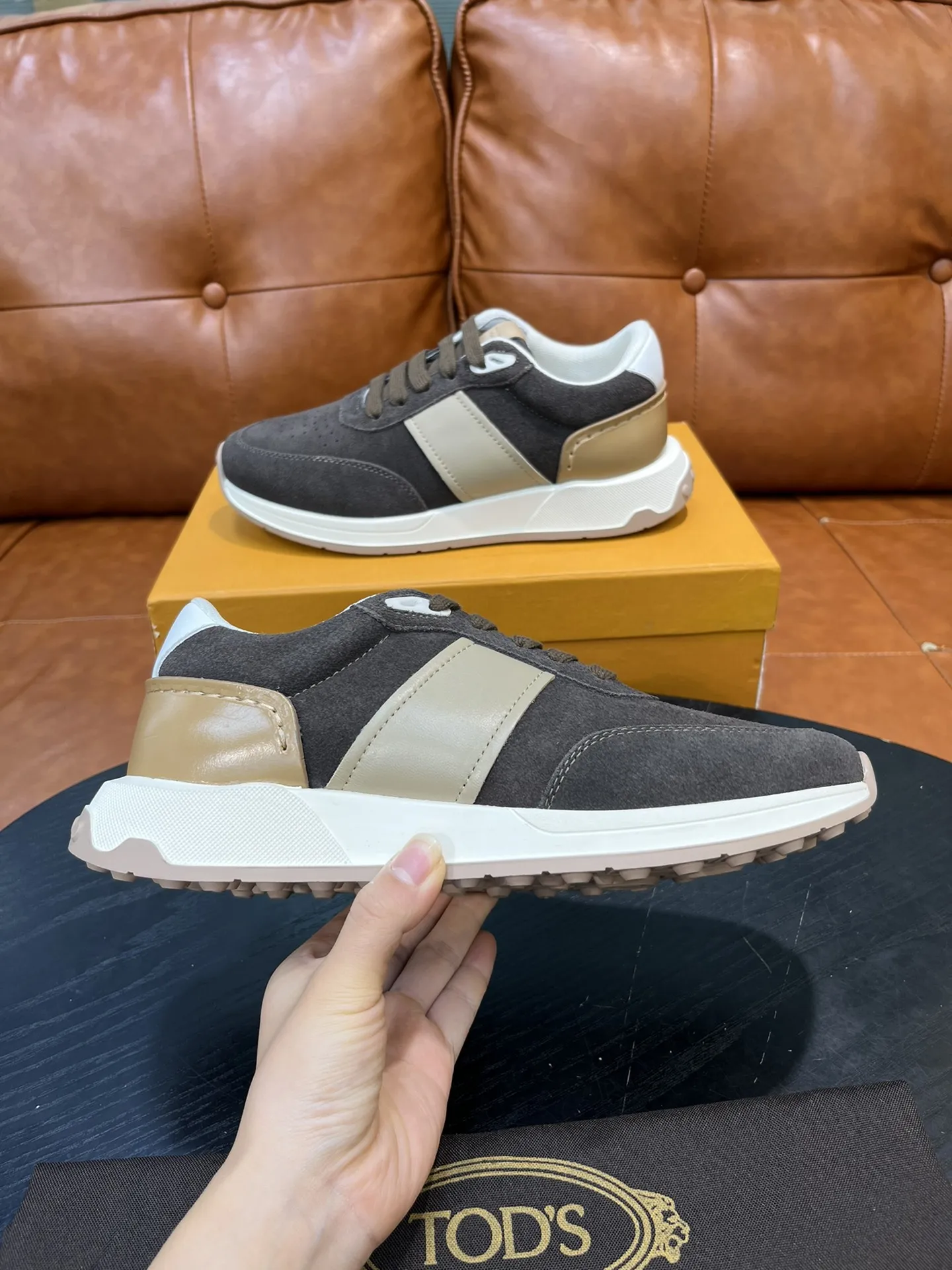 TOD'S Мужские кроссовки из натуральной кожи бежевые