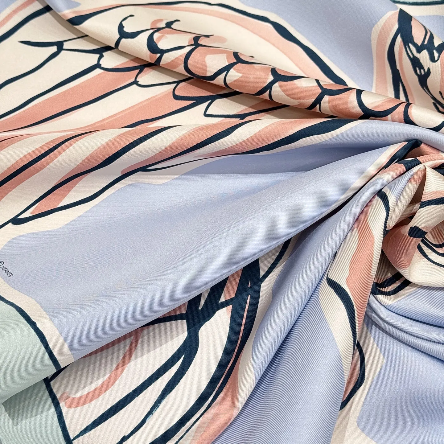 HERMES Женский платок из шелка с летающей лошадью HERMES Женский платок из шелка с летающей лошадью