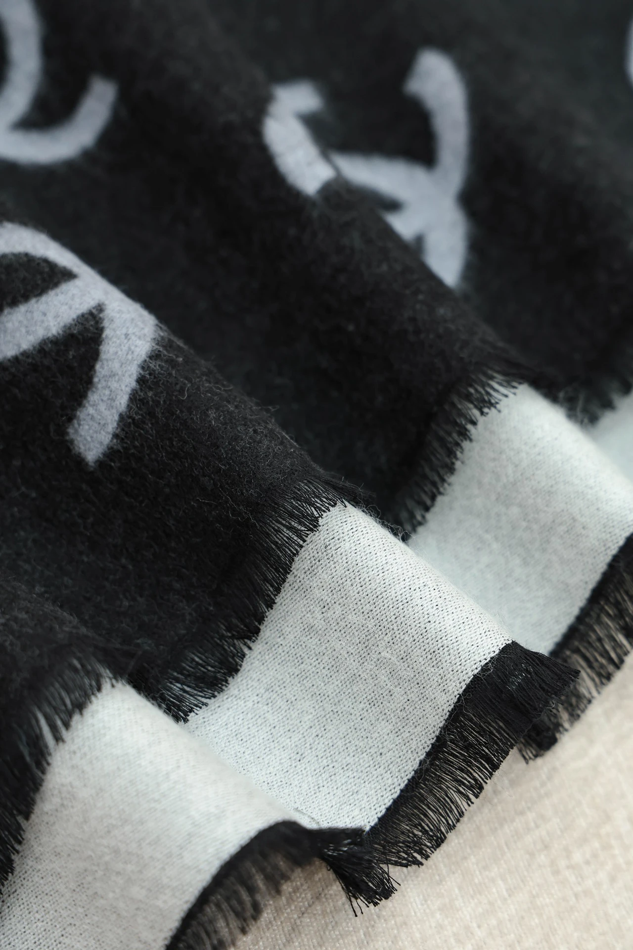 CHANEL Женский двусторонний шарф из кашемира 