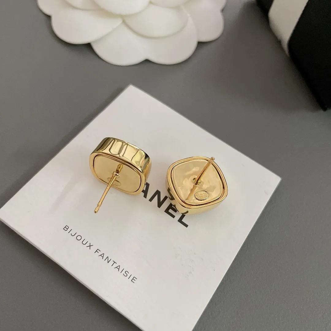 CHANEL Женские серьги Пусеты CHANEL Женские серьги Пусеты