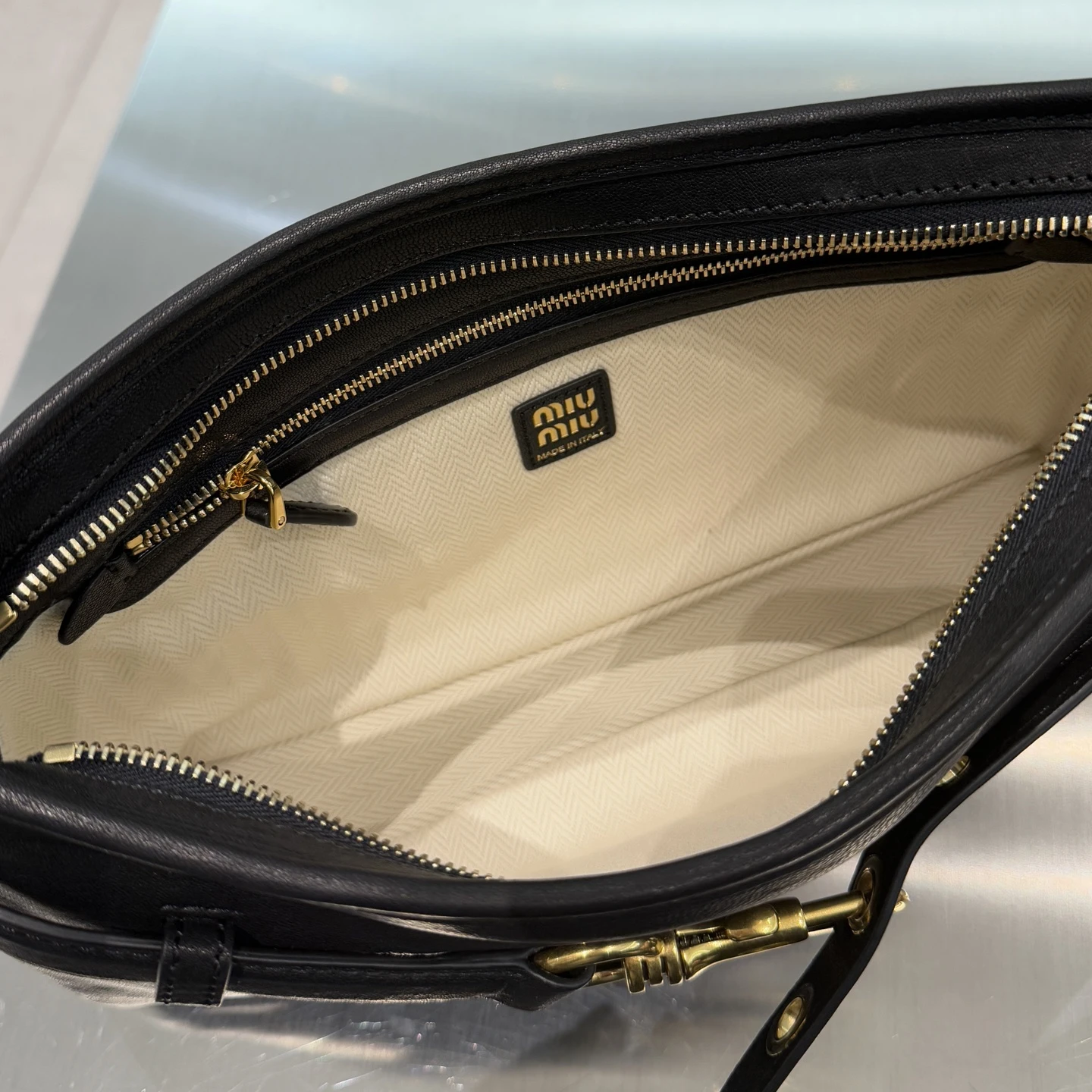 MIU MIU Женская сумка Aventure MIU MIU Женская сумка Aventure