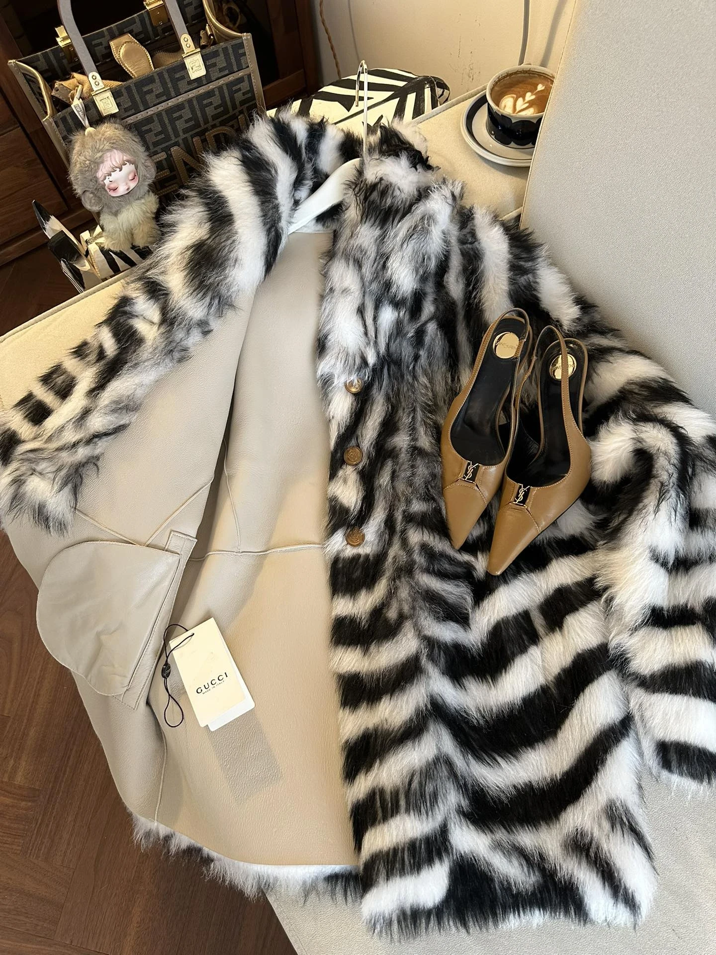 GUCCI Женская шуба из овчины  GUCCI Женская шуба из овчины