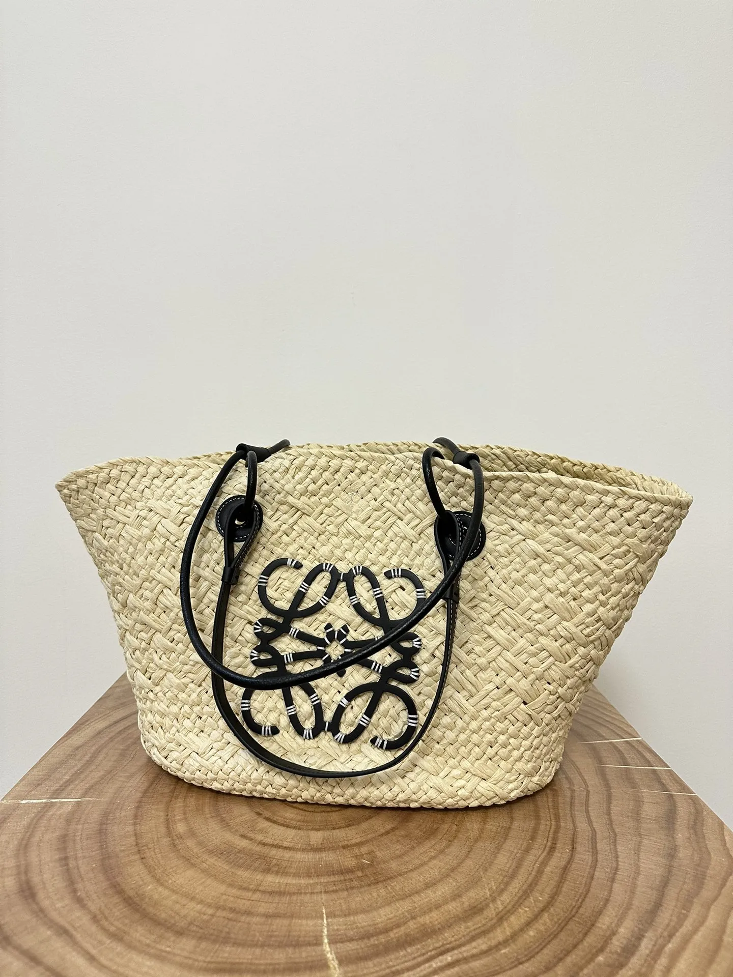 LOEWE Женская сумка Anagram Basket LOEWE Женская сумка Anagram Basket