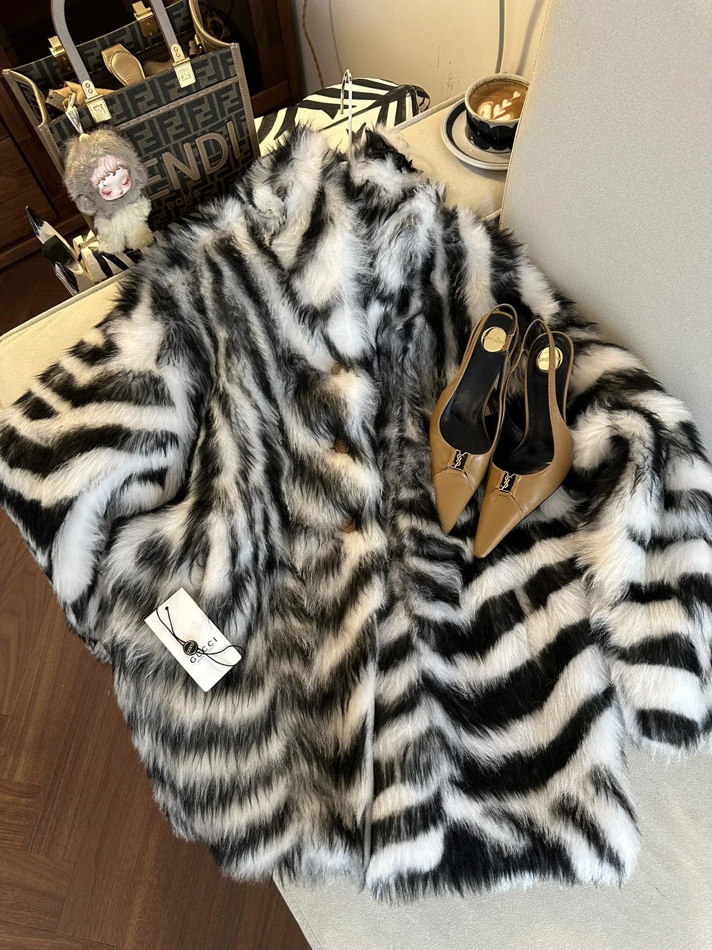 GUCCI Женская шуба из овчины  GUCCI Женская шуба из овчины