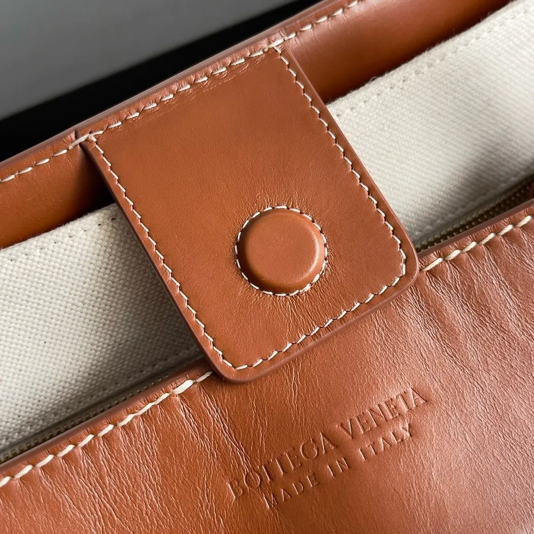 BOTTEGA VENETA Cумка Andiamo комбинированная Large