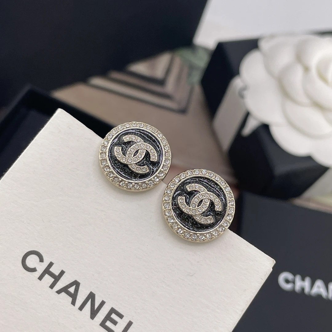 CHANEL Женские серьги с черной эмалью CHANEL Женские серьги с черной эмалью
