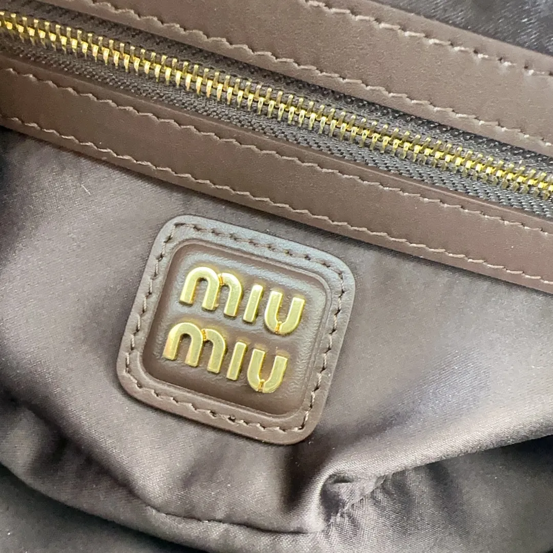 MIU MIU Женская сумка из телячьей кожи MIU MIU Женская сумка из телячьей кожи