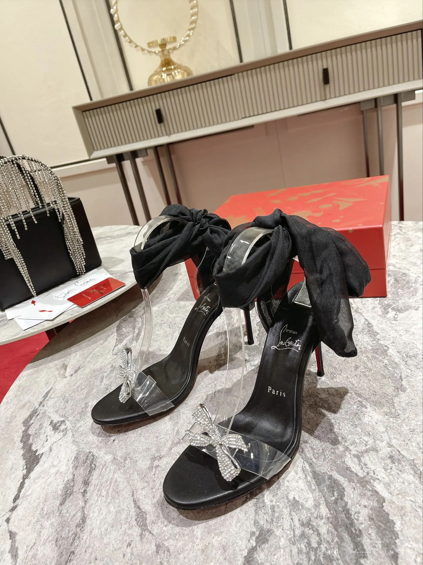 CHRISTIAN LOUBOUTIN Женские босоножки