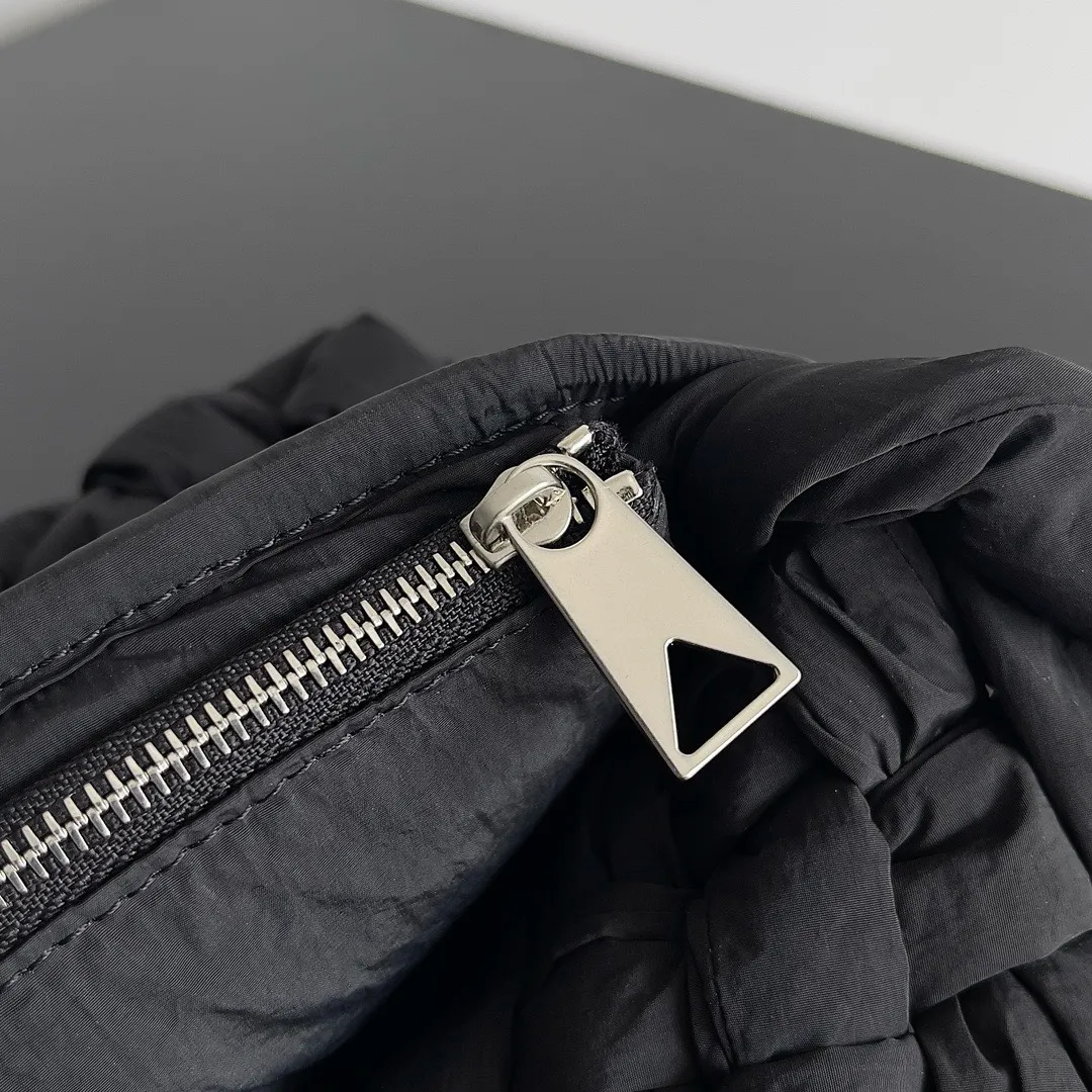 BOTTEGA VENETA Сумка Rumple Messenger нейлон Small