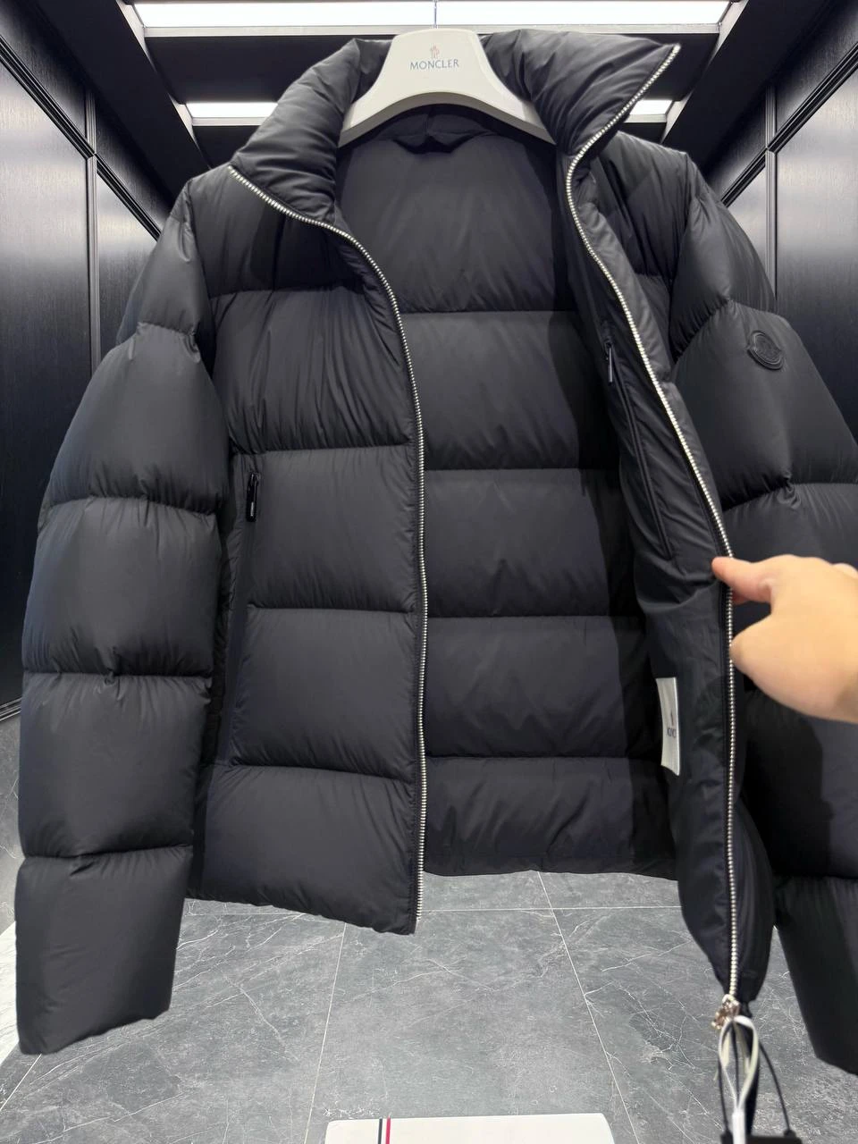 MONCLER Мужской пуховик Tarn