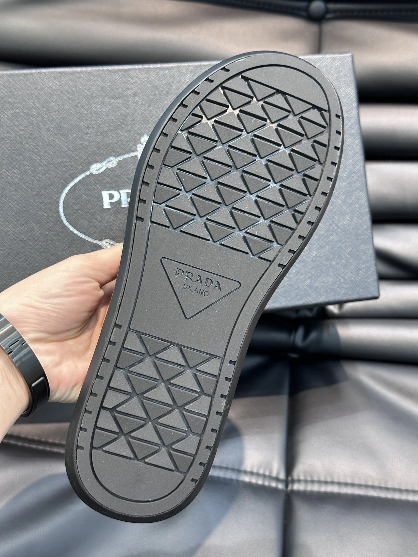 PRADA Мужские шлёпанцы-вьетнамки