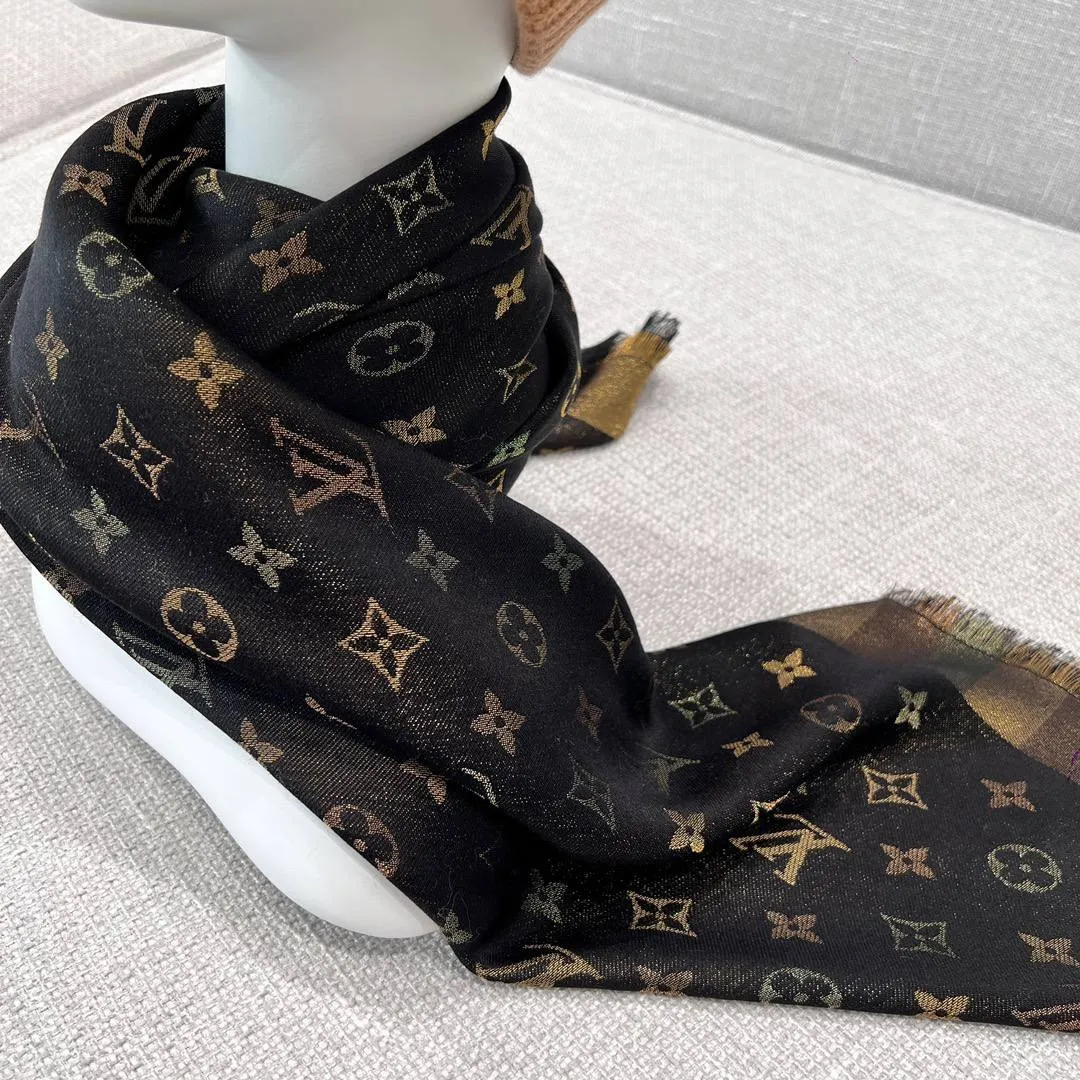 LOUIS VUITTON Женский платок из шелка LOUIS VUITTON Женский платок из шелка