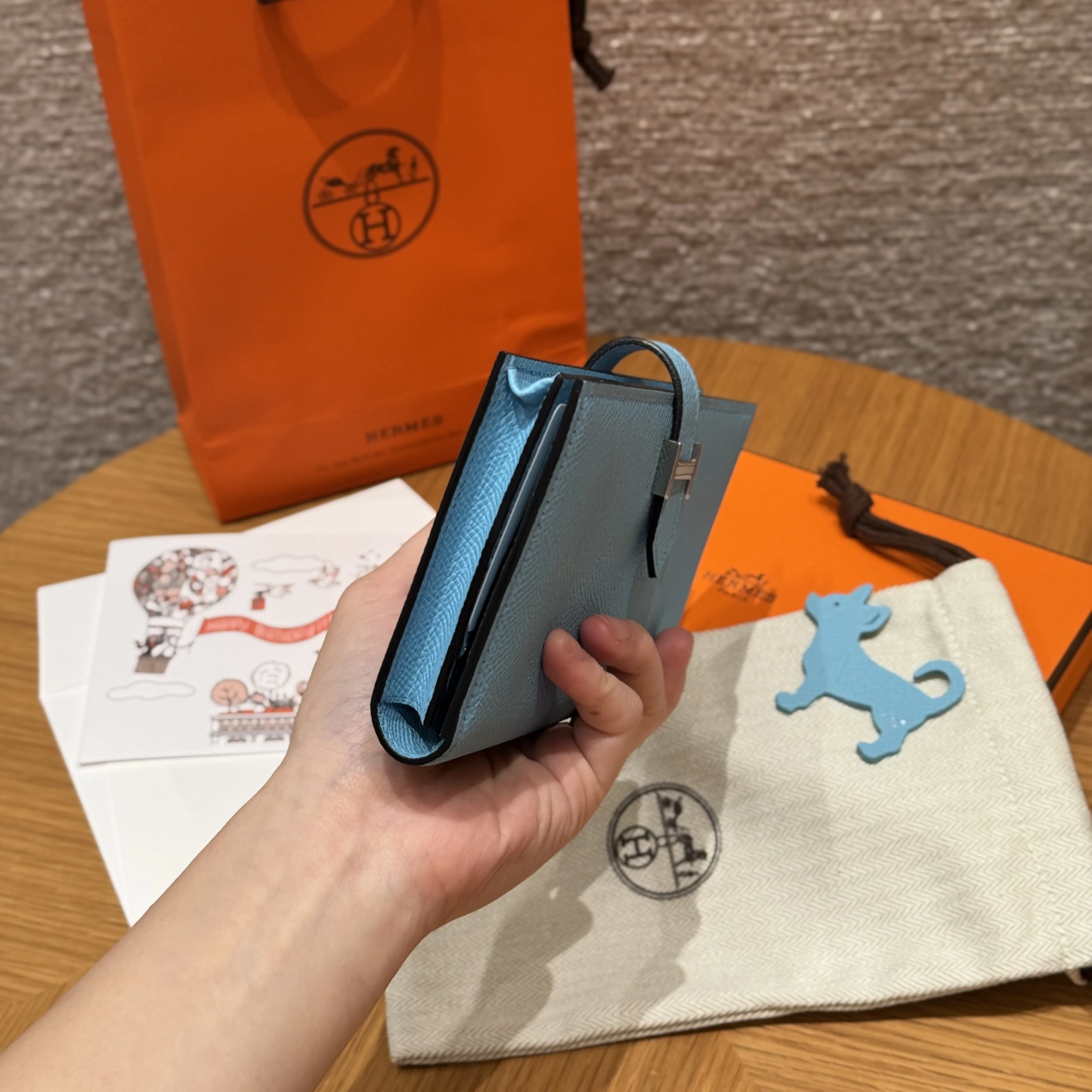 HERMES Кошелёк Bearn 17.5 см 7N/Celeste Epsom HERMES Кошелёк Bearn 17.5 см 7N/Celeste Epsom