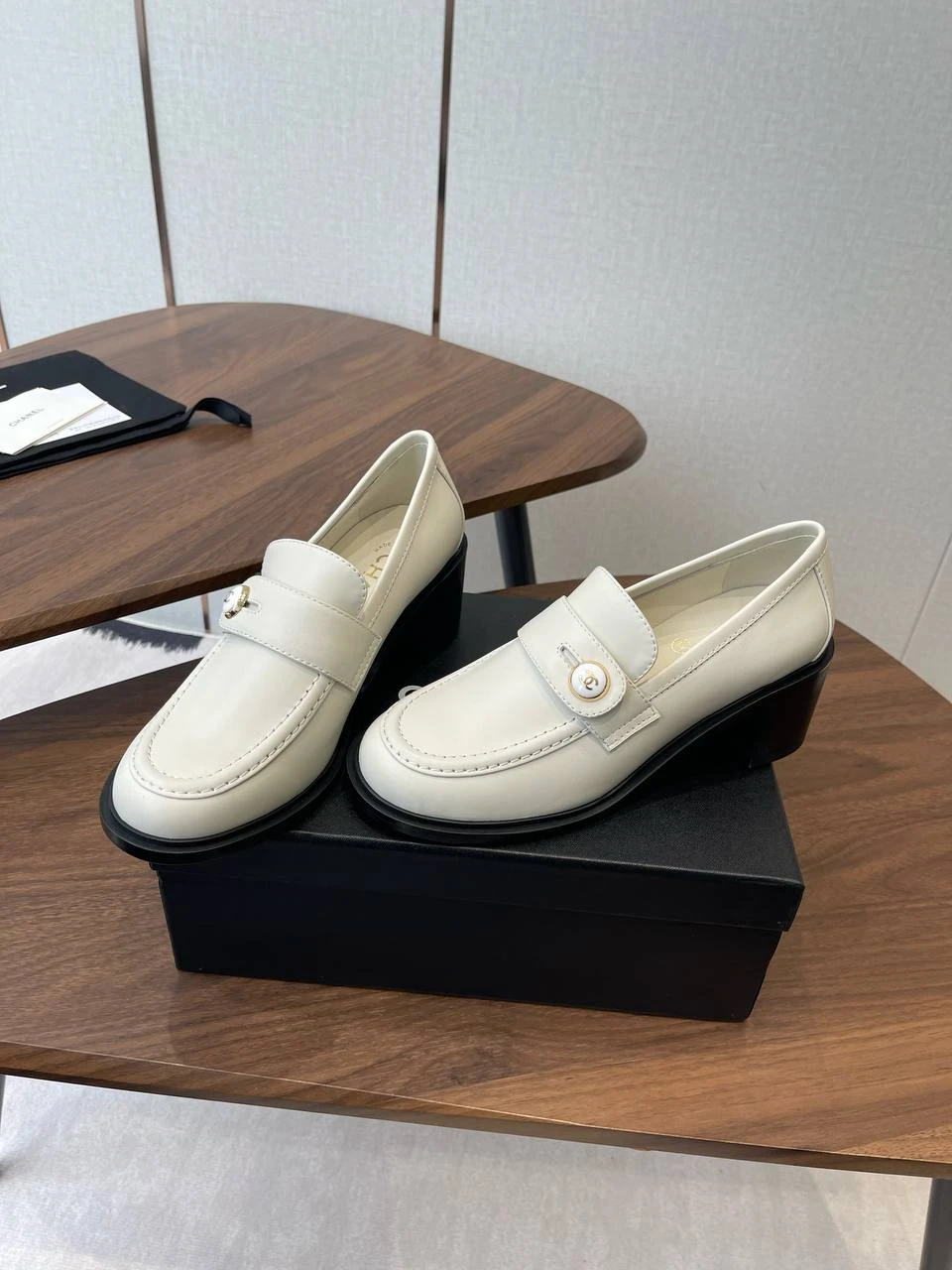 CHANEL Женские туфли из телячьей кожи 