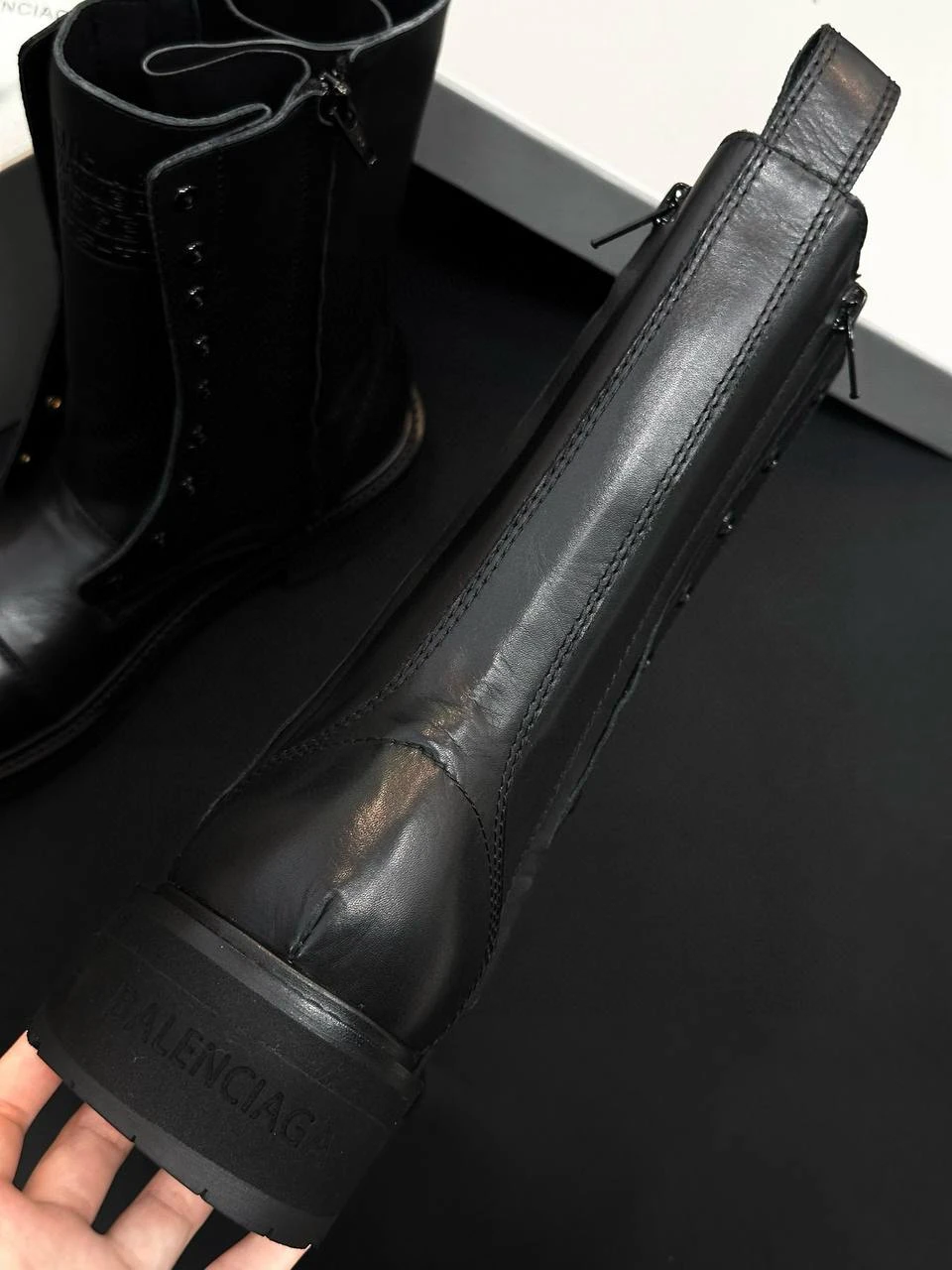 BALENCIAGA Женские сапоги из телячьей кожи черные BALENCIAGA Женские сапоги из телячьей кожи черные