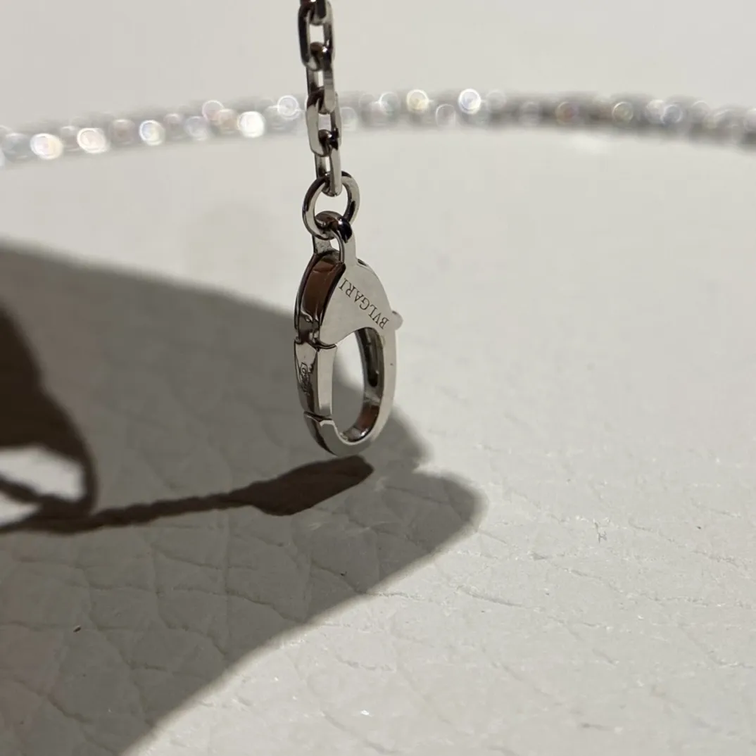 BVLGARI Колье Divas’Dream белое золото, изумруд и бриллианты BVLGARI Колье Divas’Dream белое золото, изумруд и бриллианты