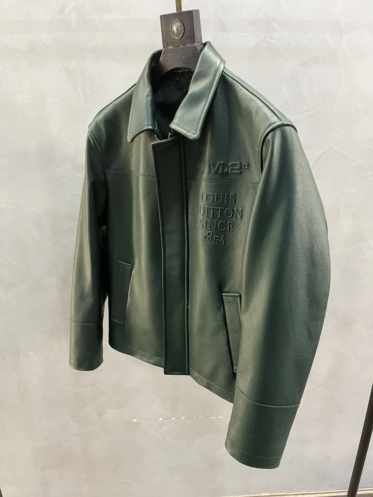 LOUIS VUITTON Мужская кожаная куртка LOUIS VUITTON Мужская кожаная куртка