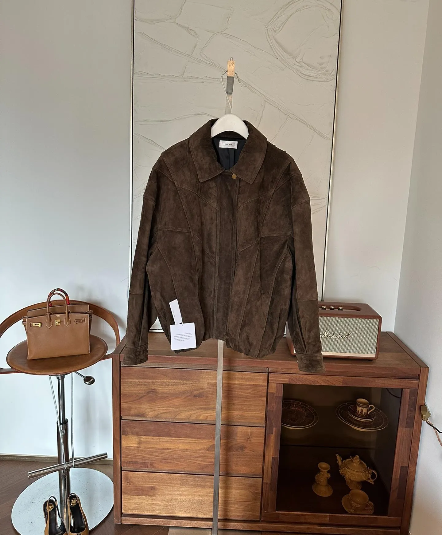 THE ROW Женская куртка из замши свободного кроя бежевая