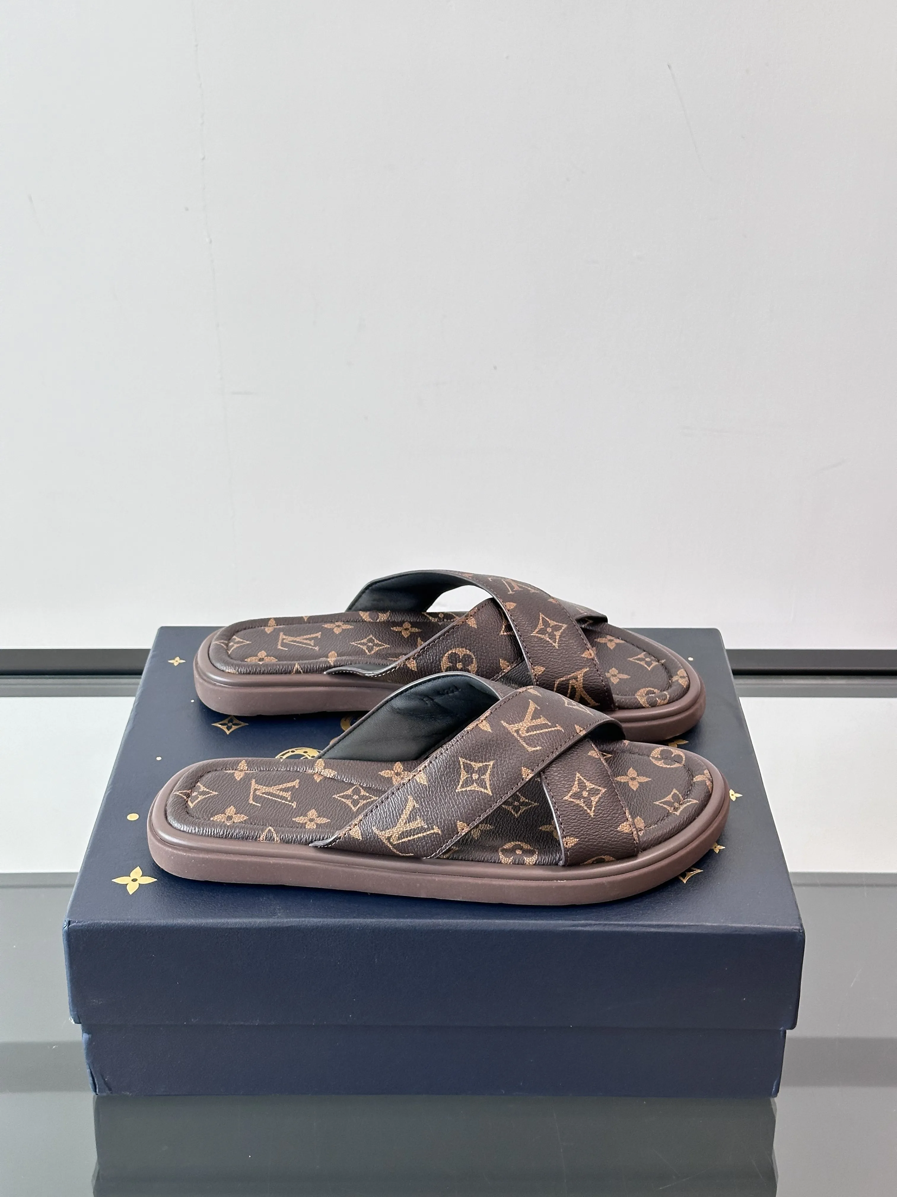 LOUIS VUITTON Мужские сандалии LOUIS VUITTON Мужские сандалии