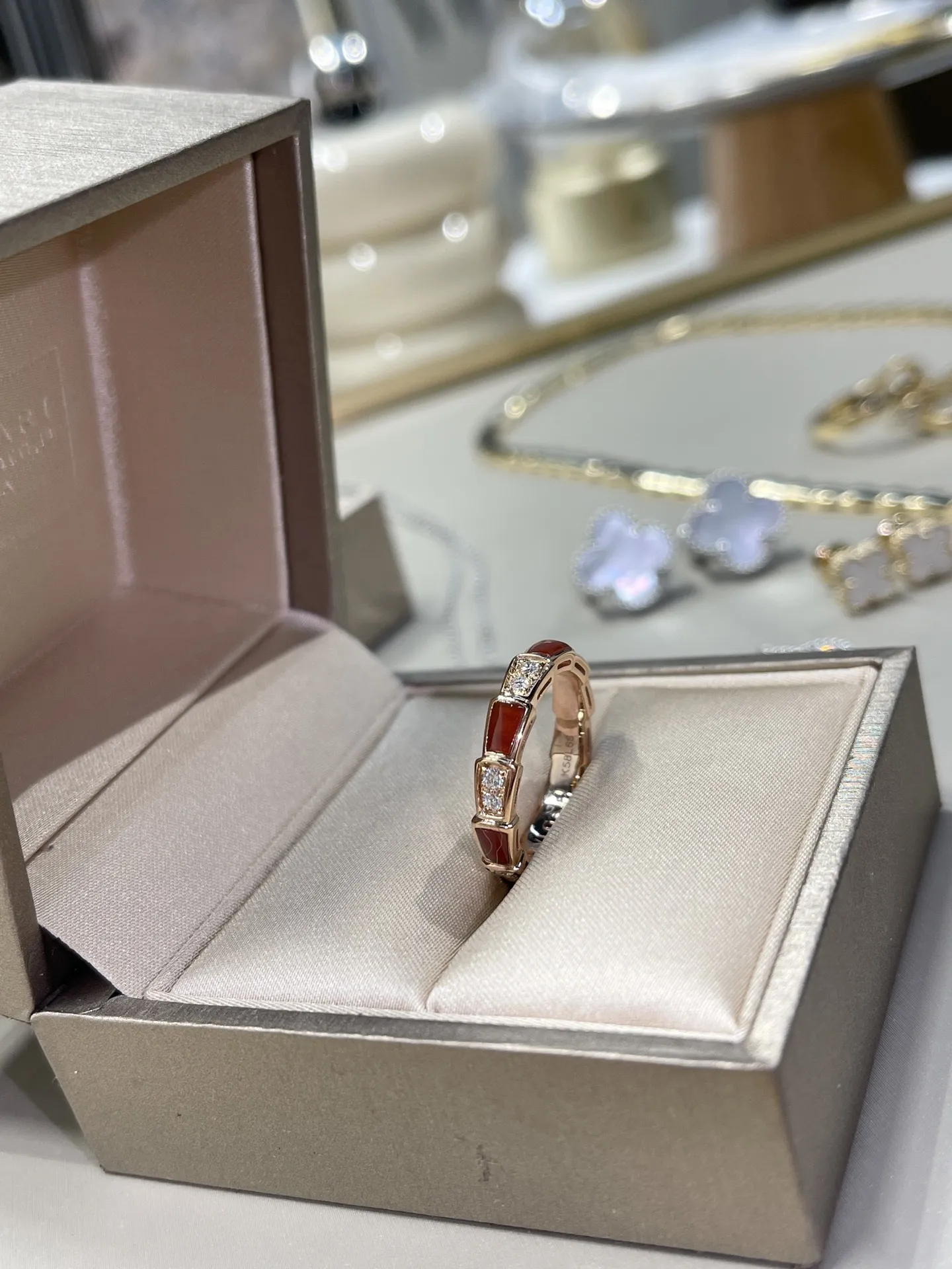 BVLGARI Кольцо из золота с бриллиантами