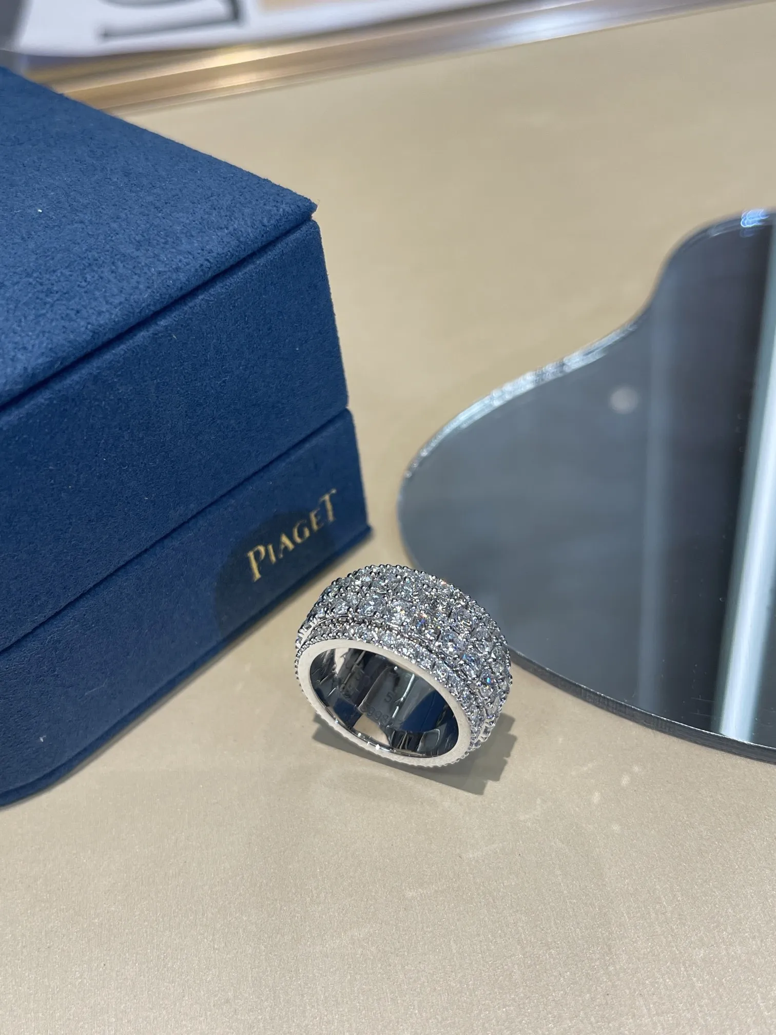 PIAGET Кольцо из белого золота и бриллиантов PIAGET Кольцо из белого золота и бриллиантов