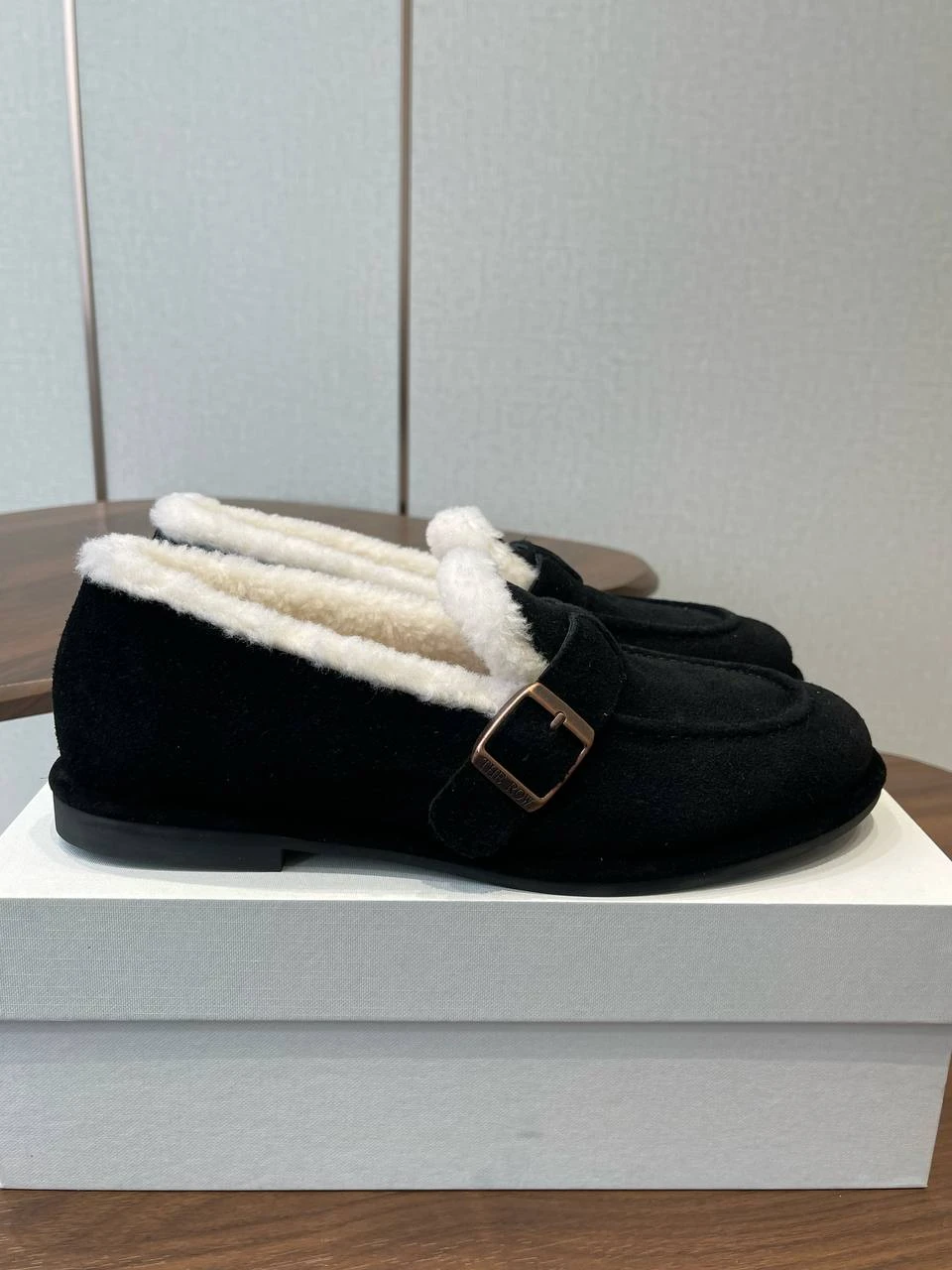 THE ROW Женские лоферы с пушистой внутренней отделкой