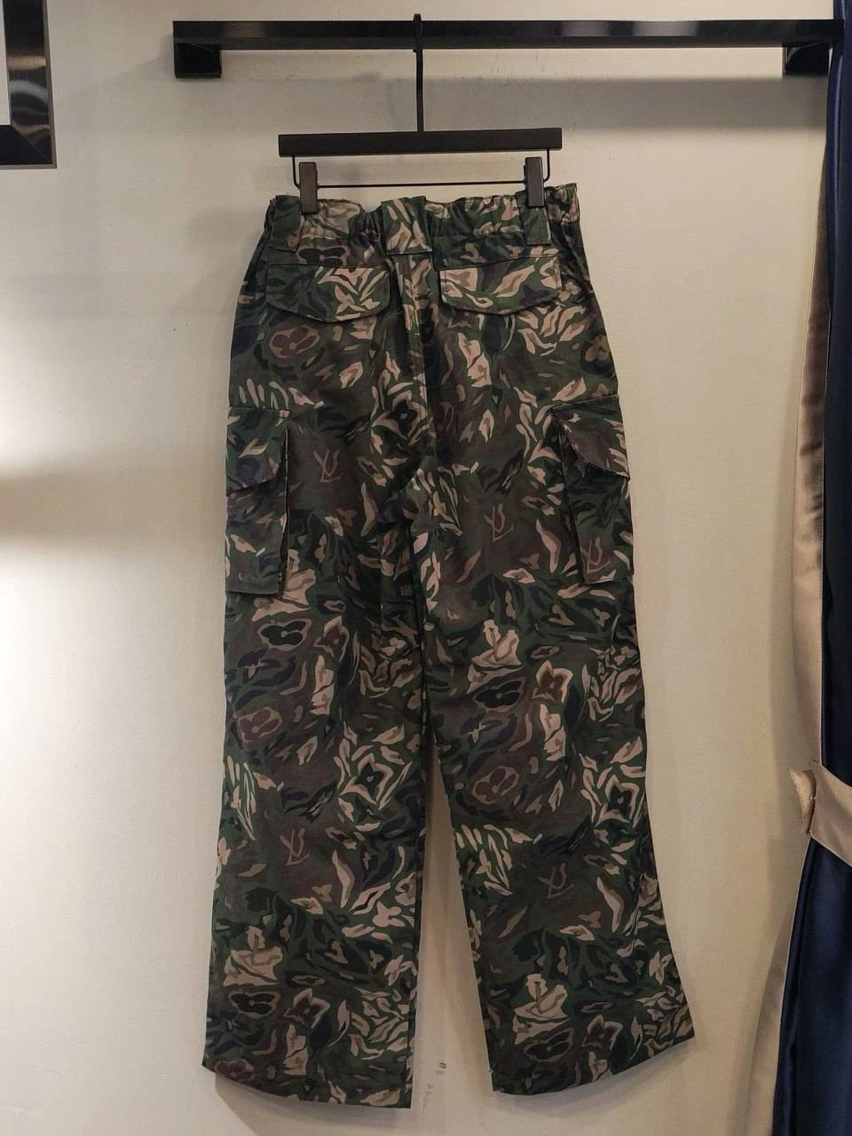 LOUIS VUITTON Мужские брюки LOUIS VUITTON Мужские брюки