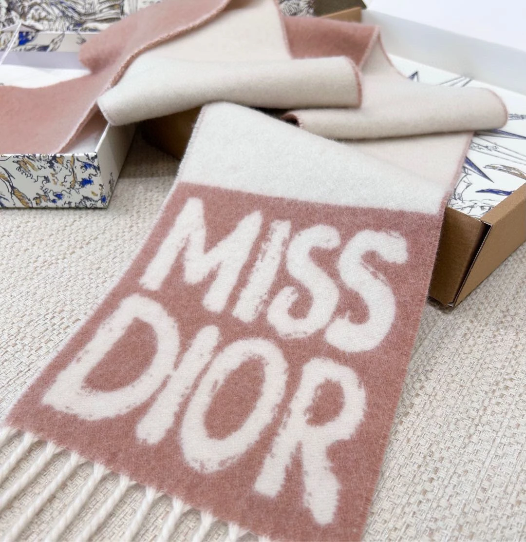 CHRISTIAN DIOR Женский шарф из кашемира CHRISTIAN DIOR Женский шарф из кашемира