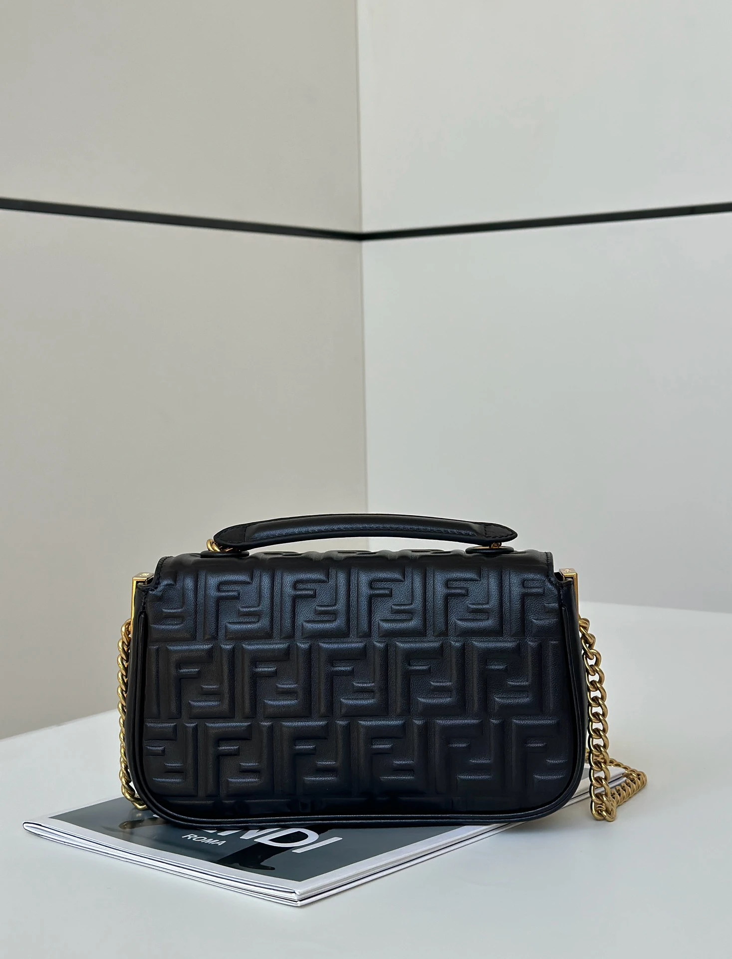 FENDI Женская сумка baguette 