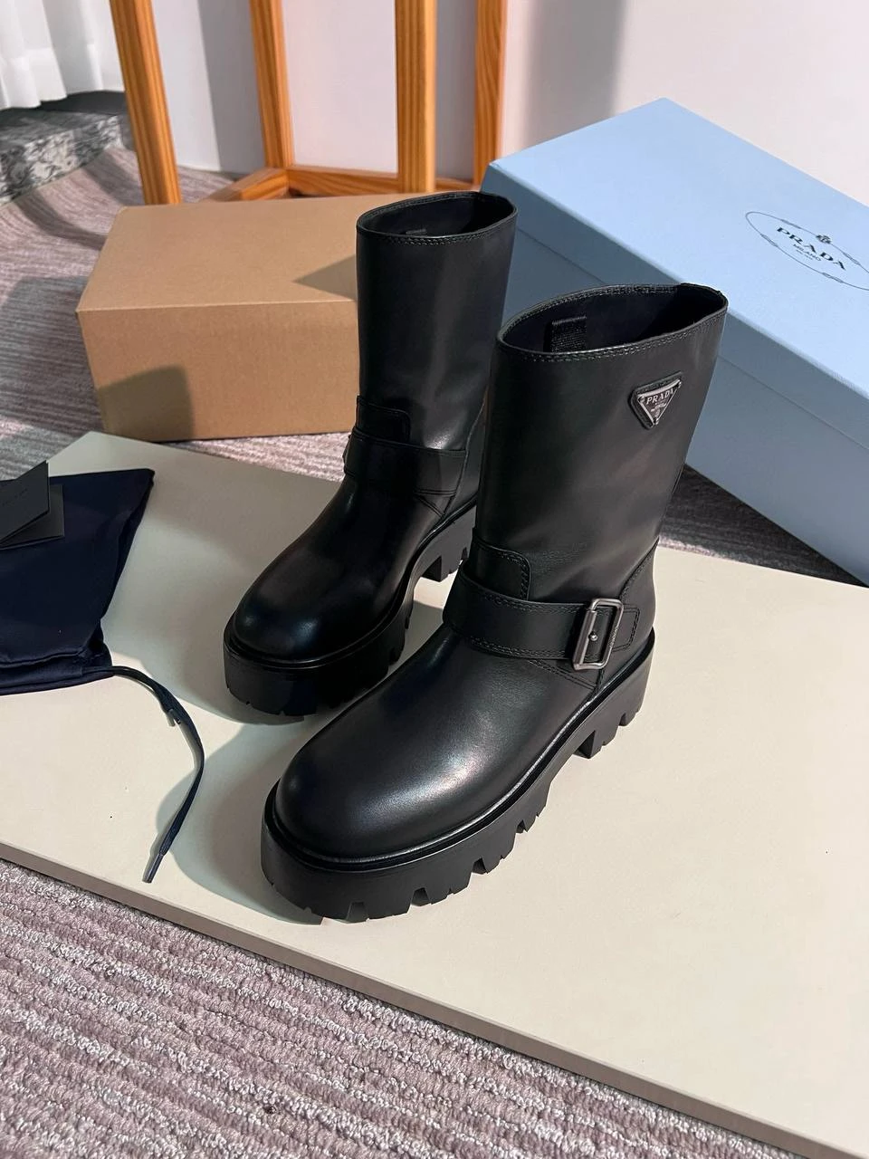 PRADA Женские ботинки из воловьей кожи PRADA Женские ботинки из воловьей кожи