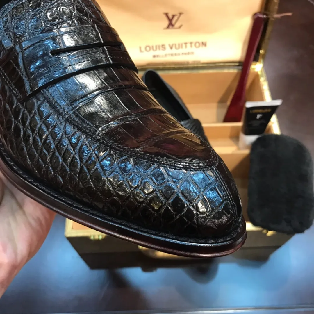 LOUIS VUITTON Мужские туфли из кожи крокодила