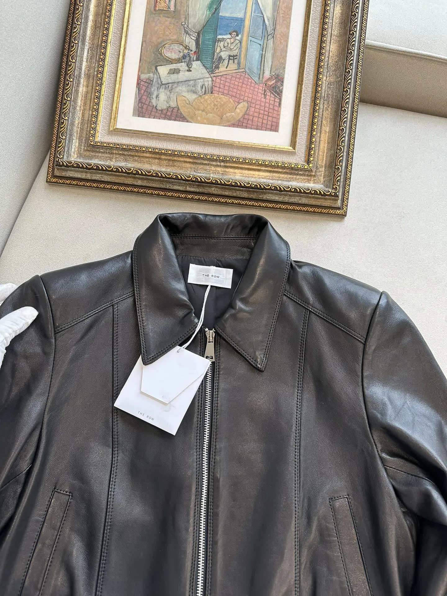 THE ROW Женская кожаная куртка укороченная THE ROW Женская кожаная куртка укороченная