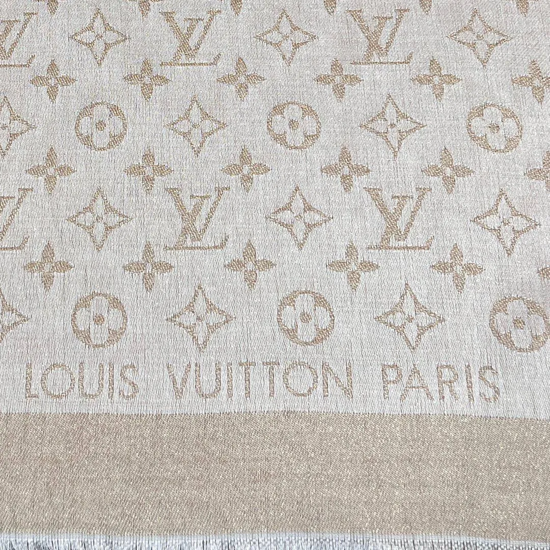 LOUIS VUITTON Женский платок из шелка LOUIS VUITTON Женский платок из шелка