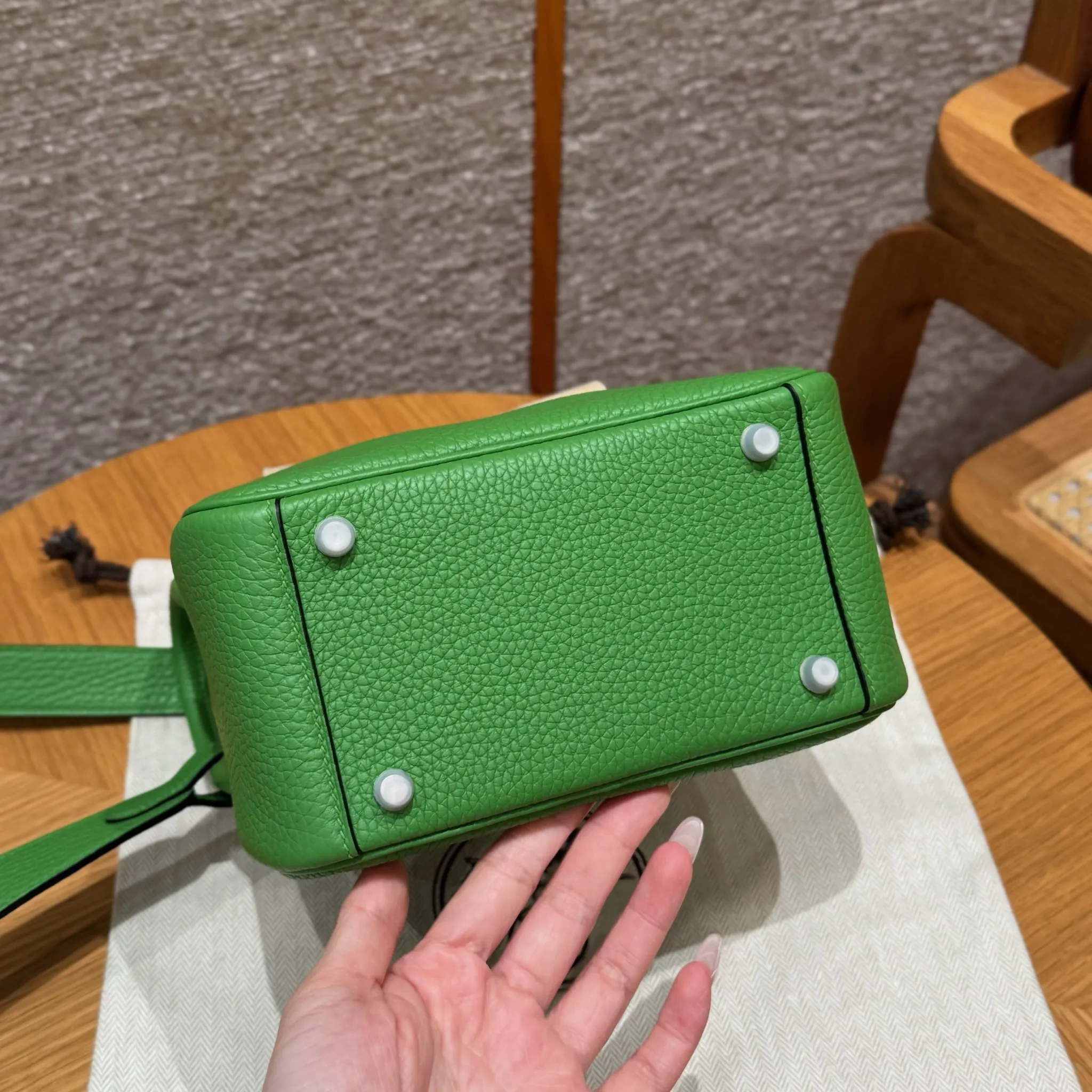 HERMES Женская сумка Lindy 19 см A8 Clemence HERMES Женская сумка Lindy 19 см A8 Clemence