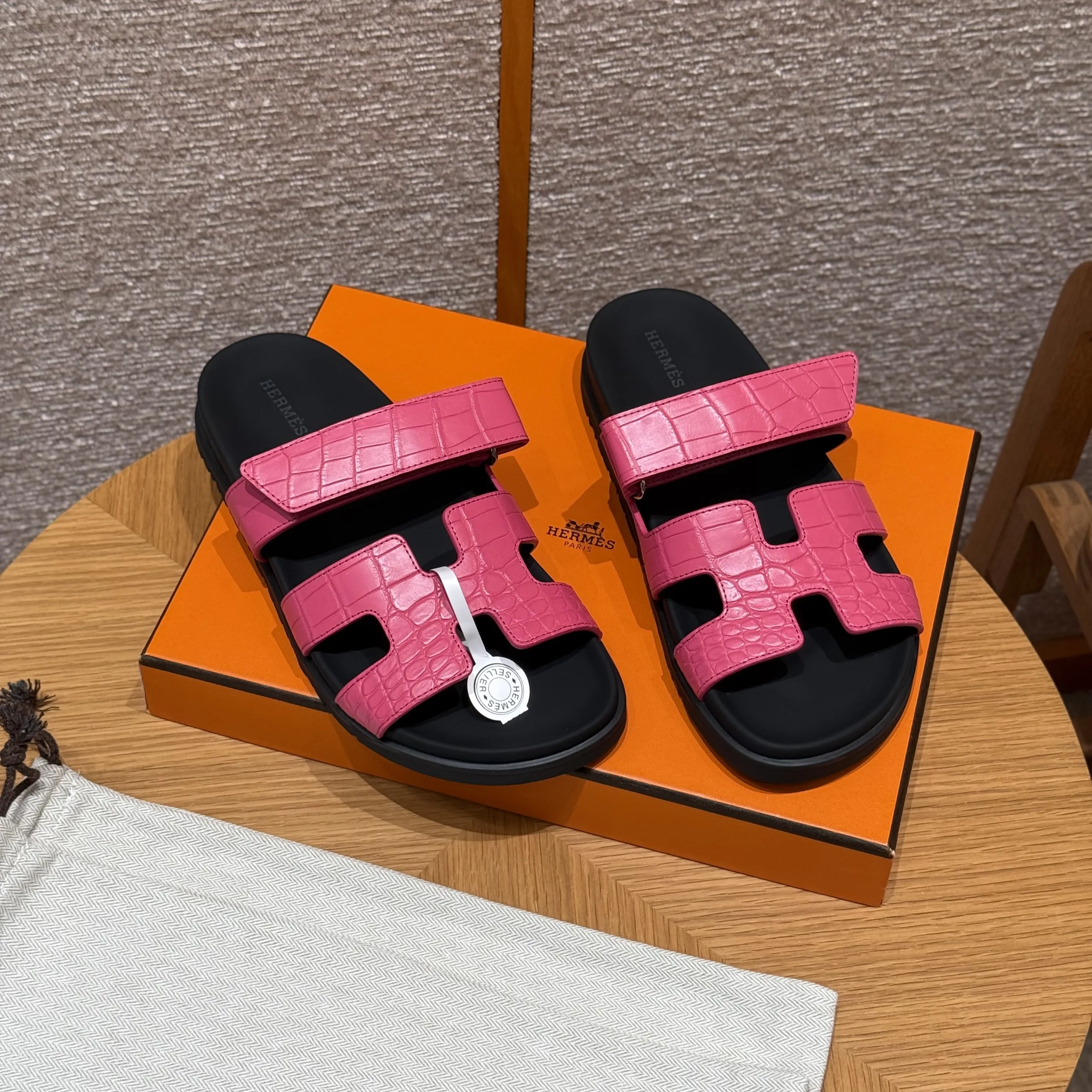 HERMES Женские сандалии Chypre из аллигатора