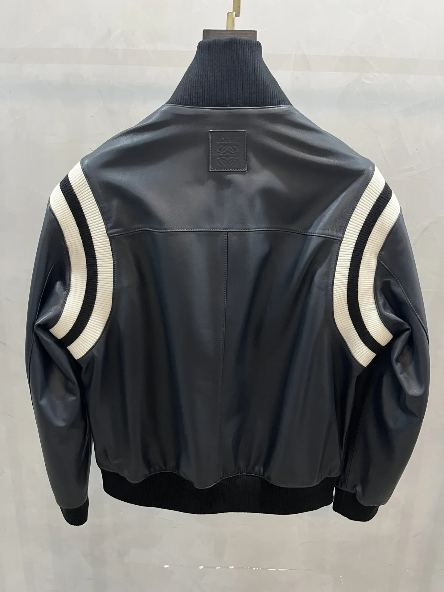 LOEWE Мужская кожаная куртка LOEWE Мужская кожаная куртка