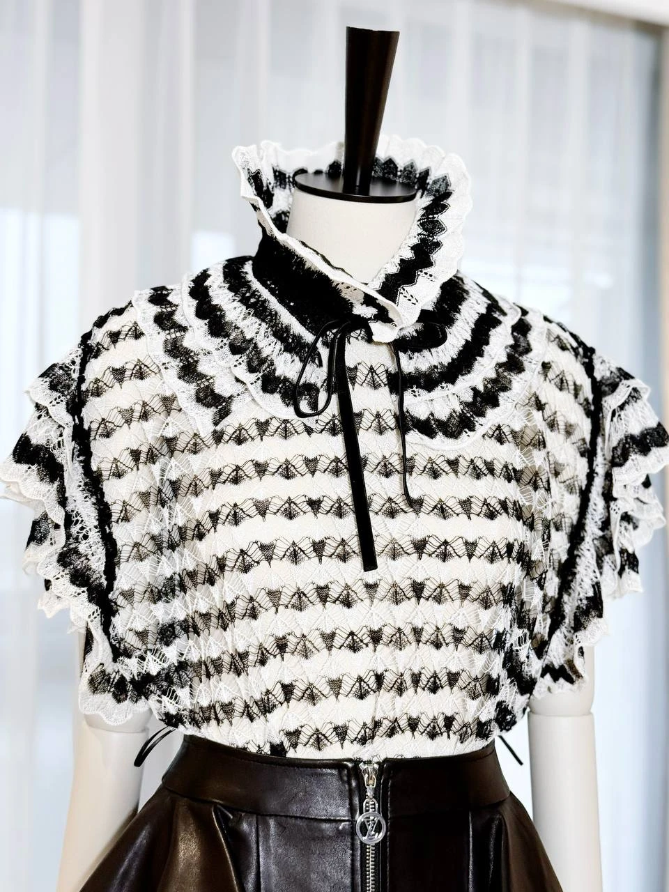 CHRISTIAN DIOR Женская блузка CHRISTIAN DIOR Женская блузка