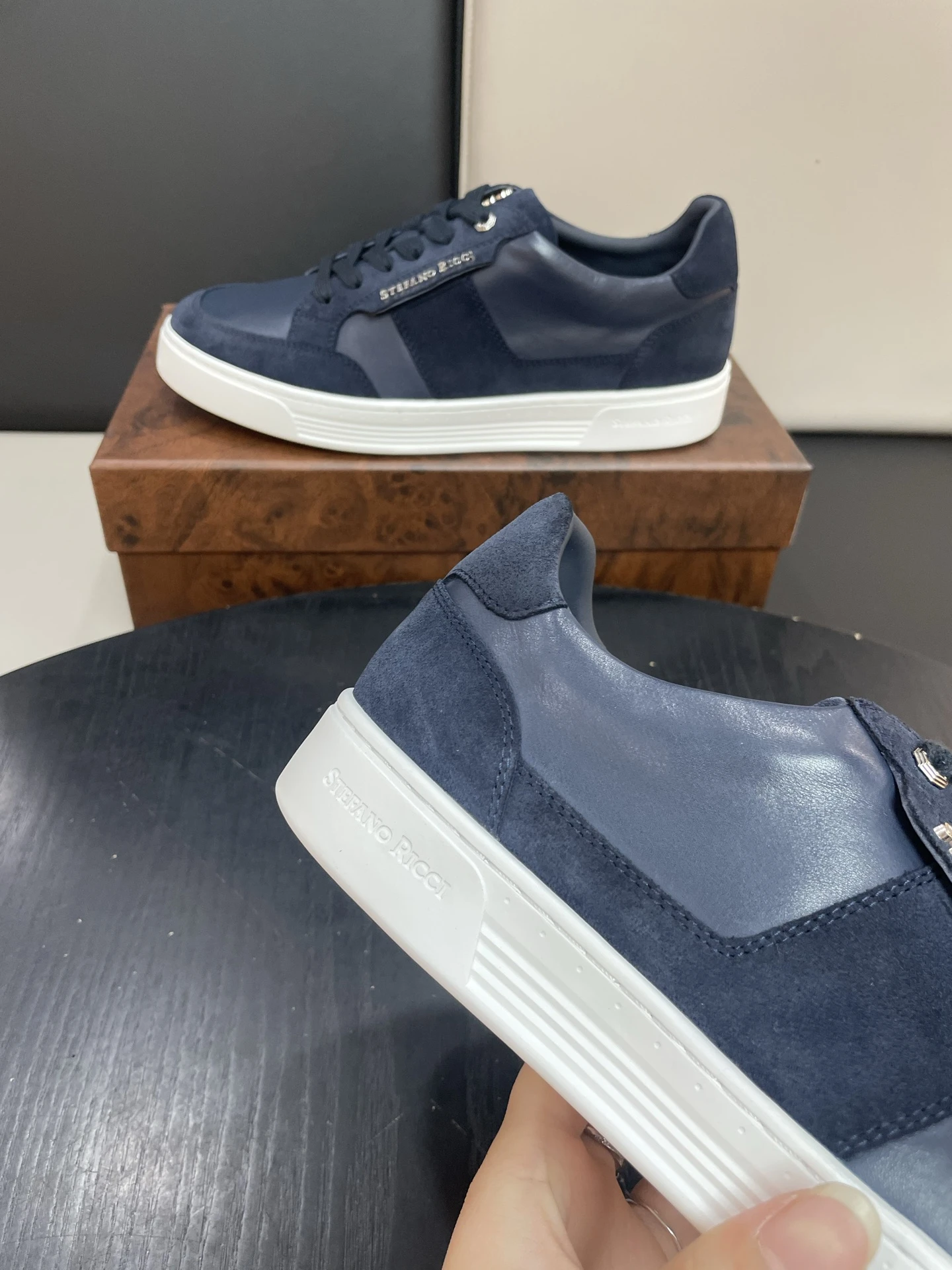 STEFANO RICCI Мужские кроссовки из гладкой кожи и замши черные с белой подошвой