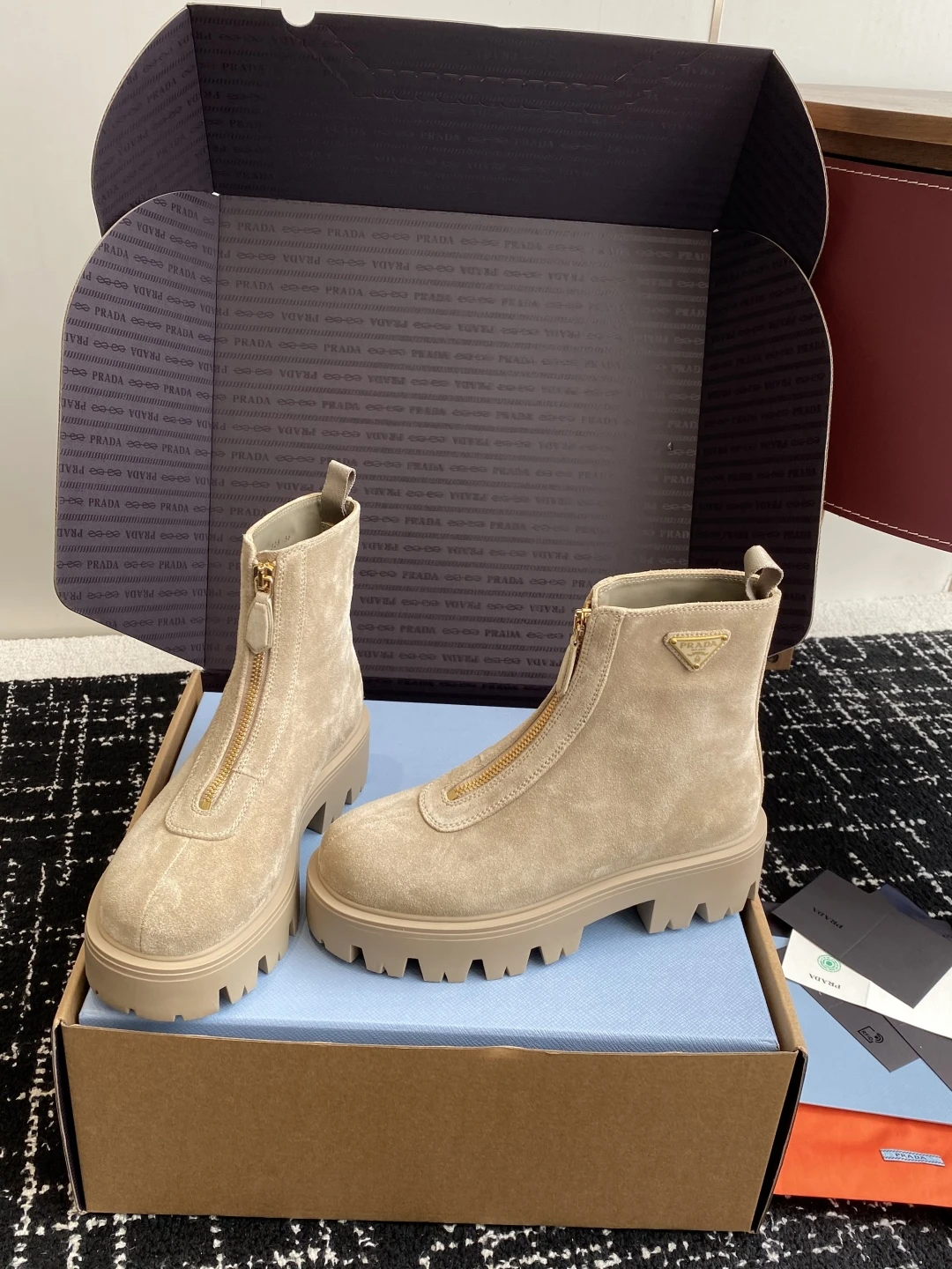 PRADA Женские ботинки из замши PRADA Женские ботинки из замши