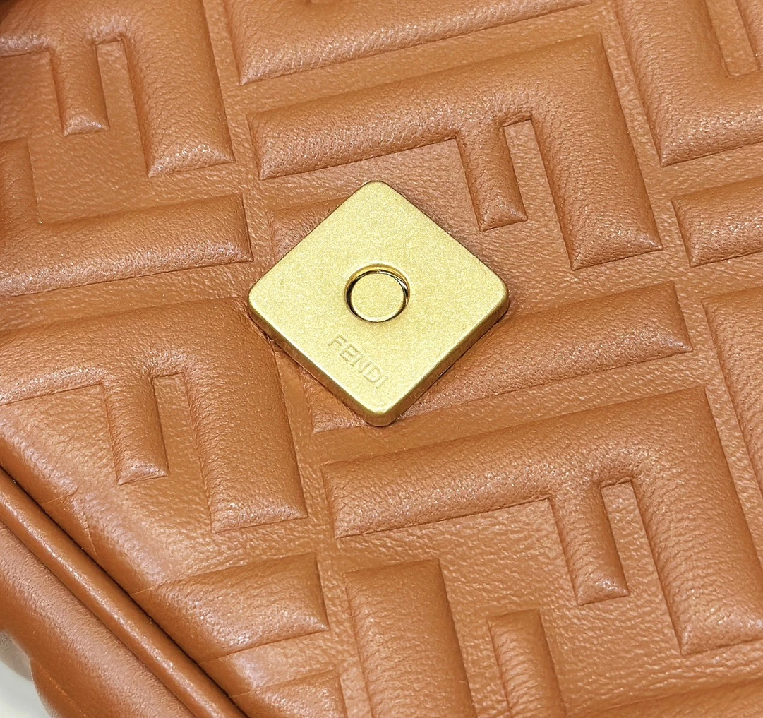 FENDI Женская сумка baguette 