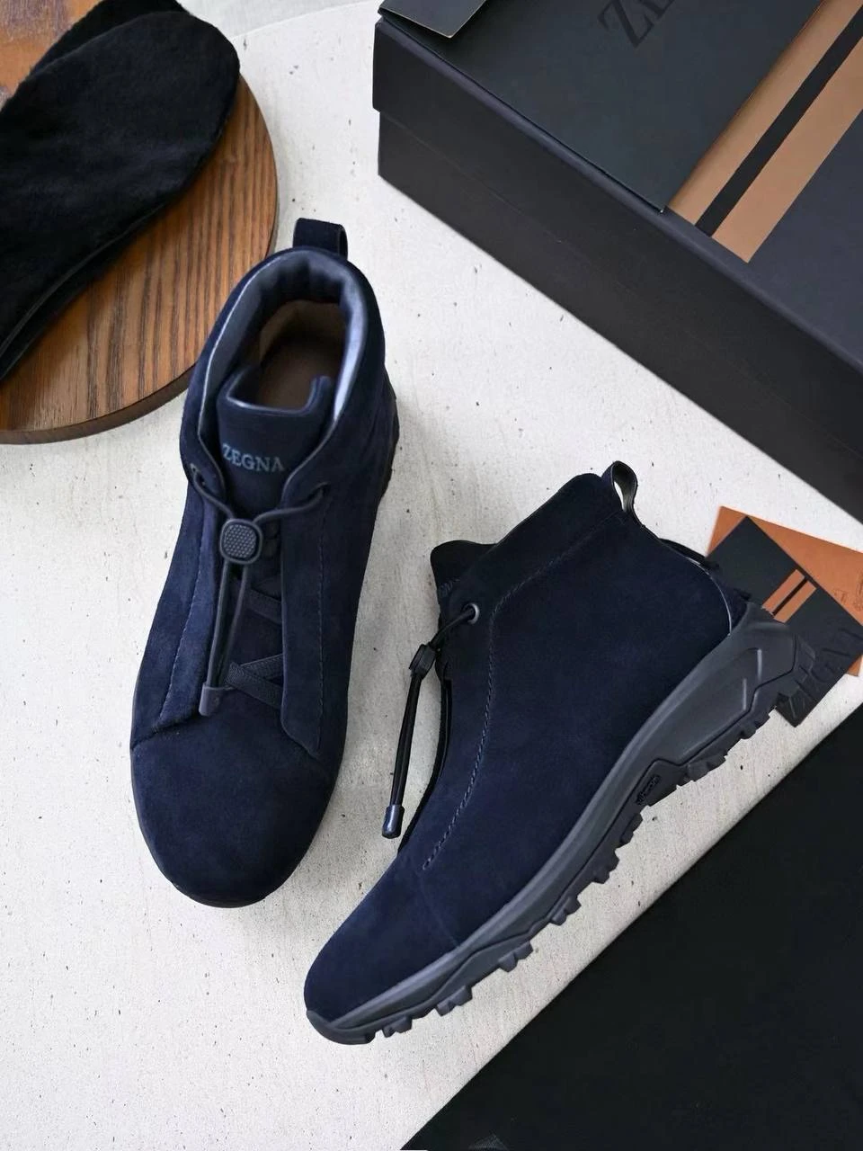 ERMENEGILDO ZEGNA Мужские кроссовки из натуральной замши насыщенного темно-коричневого цвета