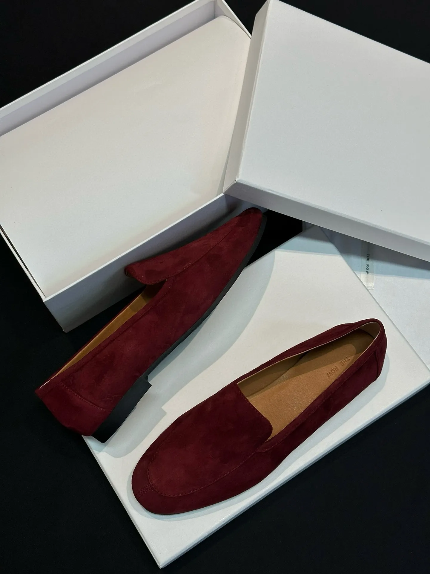 THE ROW Женские мокасины из замши THE ROW Женские мокасины из замши