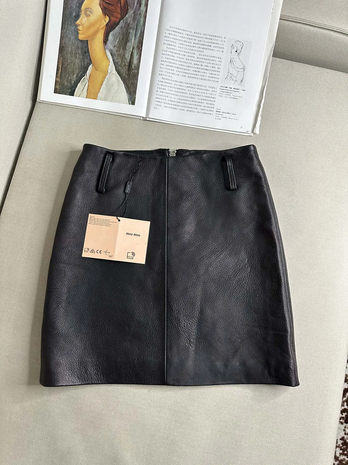 MIU MIU Женский кожаный костюм MIU MIU Женский кожаный костюм