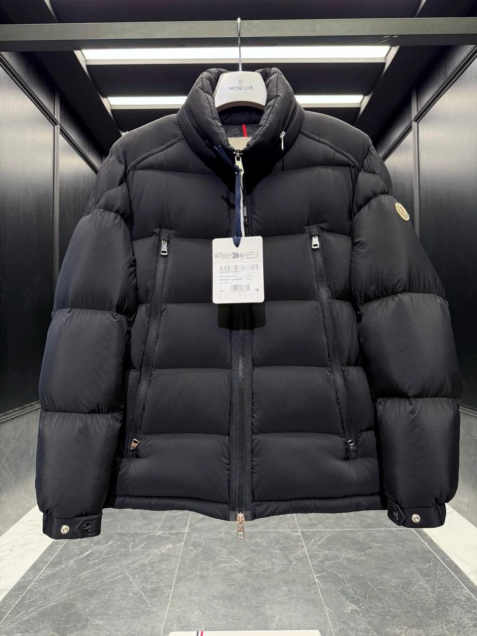 MONCLER Мужской пуховик Matte Black MONCLER Мужской пуховик Matte Black
