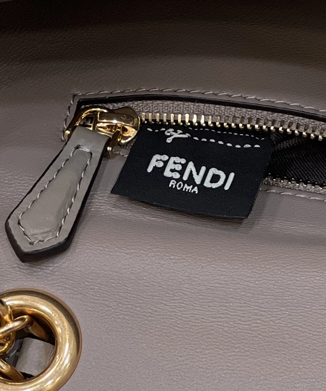 FENDI Женская сумка baguette 