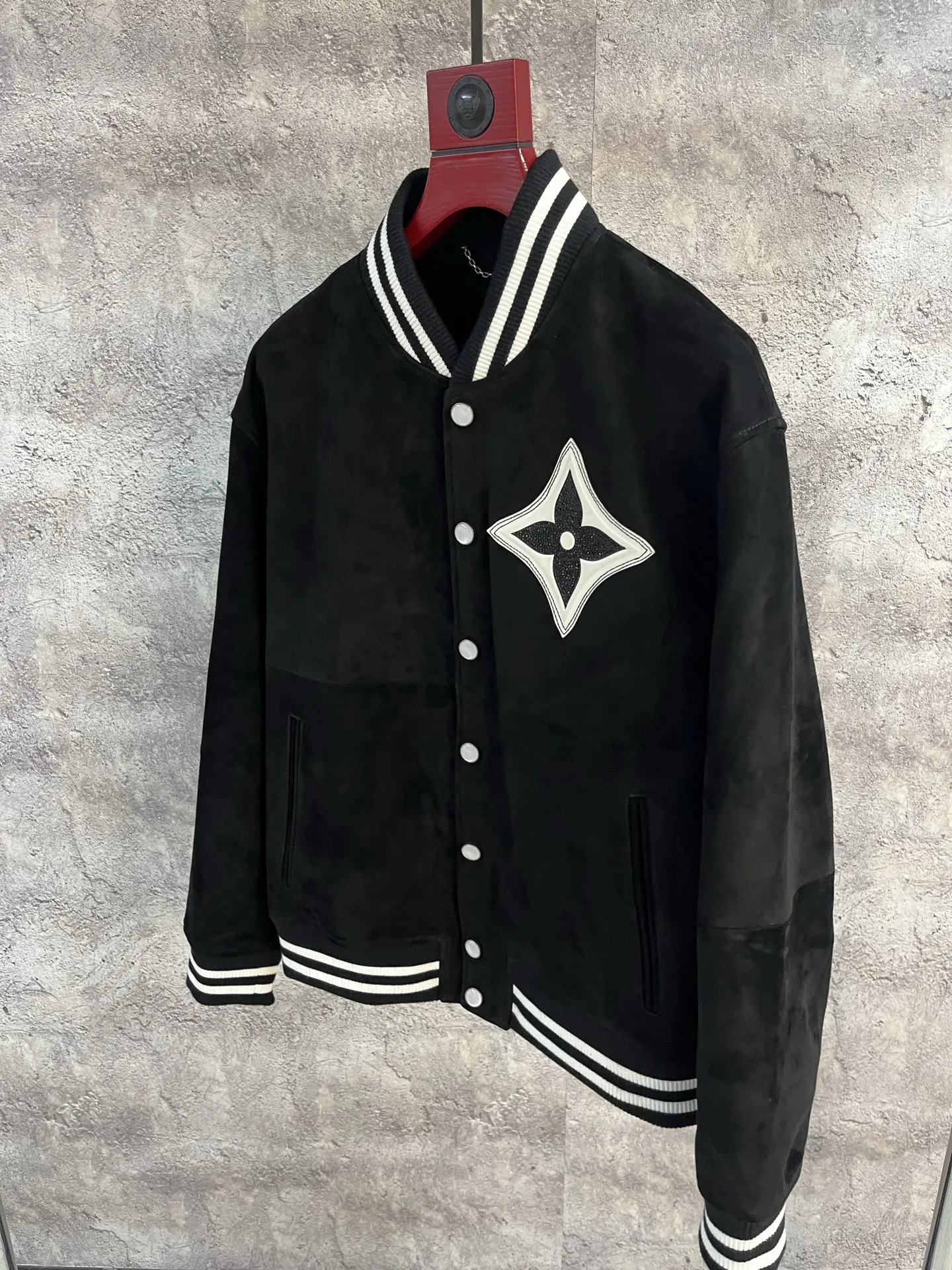 LOUIS VUITTON Мужской бомбер из замши LOUIS VUITTON Мужской бомбер из замши