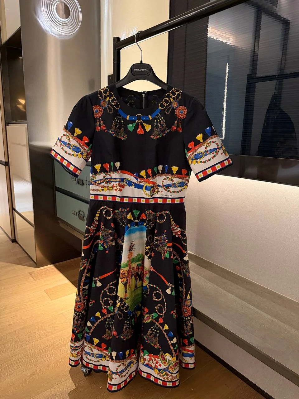 DOLCE & GABBANA Женское платье с художественным принтом DOLCE & GABBANA Женское платье с художественным принтом