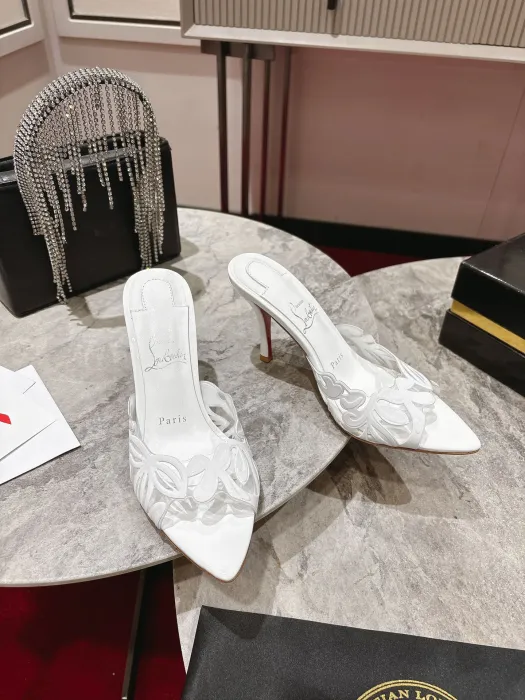 CHRISTIAN LOUBOUTIN Женские босоножки