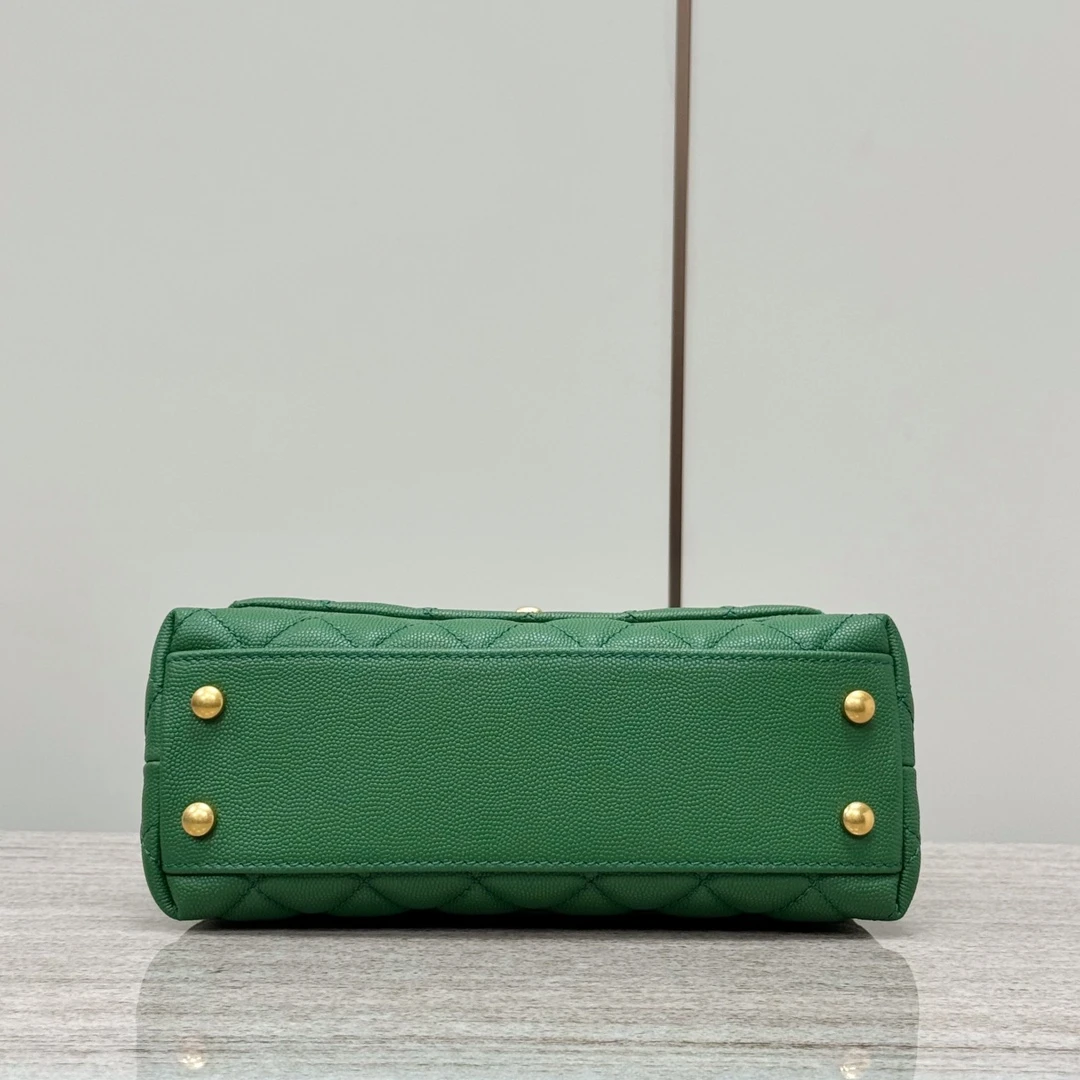 CHANEL Женская сумка Coco Handle с витой ручкой