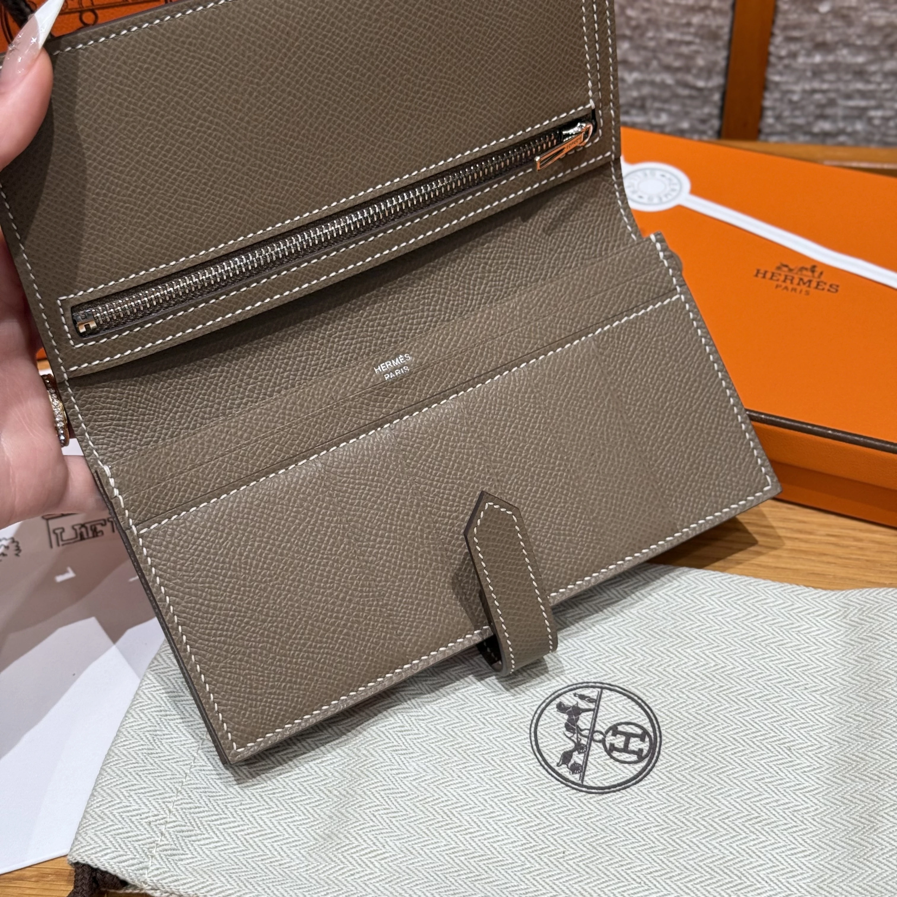 HERMES Кошелёк Bearn 17.5 см 18/Etoupe Epsom HERMES Кошелёк Bearn 17.5 см 18/Etoupe Epsom